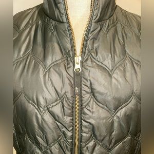 Vineyard Vines whale tail green puffer vest